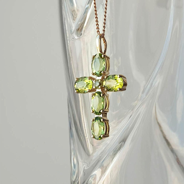 Крест из жёлтого золота с 6 хризолитами