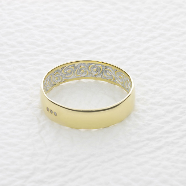 Обручальное кольцо из жёлтого золота с 3 бриллиантами