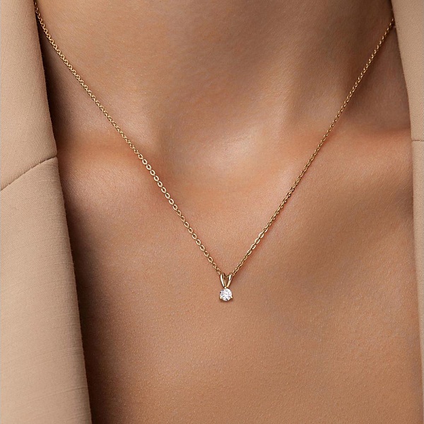 Подвеска из жёлтого золота с муассанитом