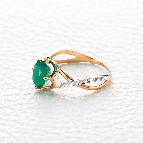 Кольцо из красного золота с агатом