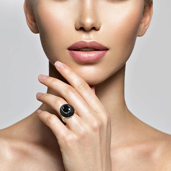 Кольцо из жёлтого золота с агатом и 184 фианитами