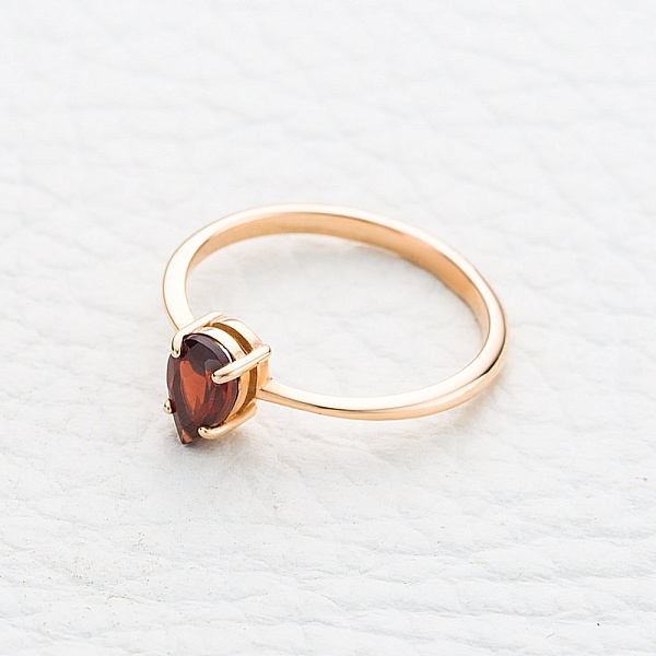 Детское кольцо из красного золота с гранатом