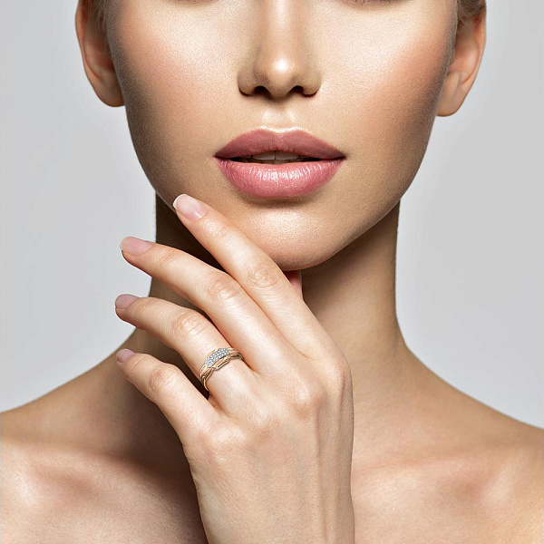 Кольцо из красного золота с 24 фианитами