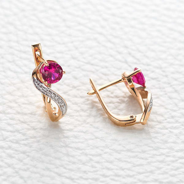 Серьги из красного золота с 2 корундами и 12 бриллиантами