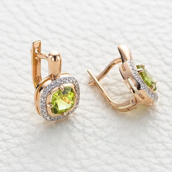 Серьги из красного золота с 2 хризолитами и 48 фианитами