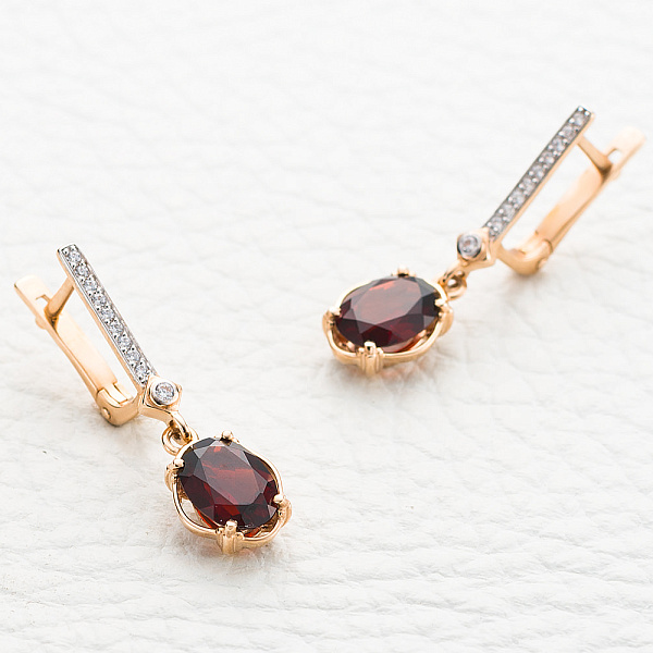 Серьги из красного золота с 2 гранатами и 20 фианитами