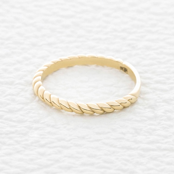 Кольцо из жёлтого золота без вставок