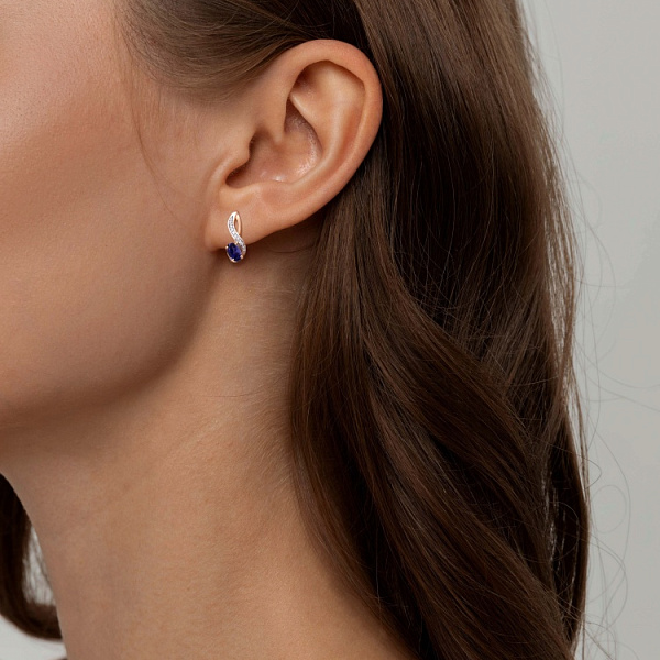 Серьги из красного золота с 2 иолитами и 12 фианитами