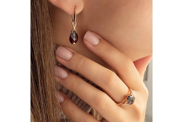 Серьги из красного золота с 2 гранатами