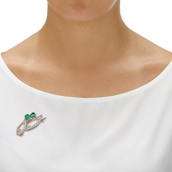 Брошь Цветок из красного золота с 2 изумрудами и 15 фианитами