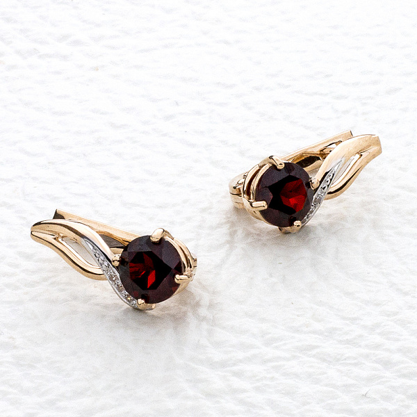 Серьги из красного золота с 2 гранатами и 6 фианитами