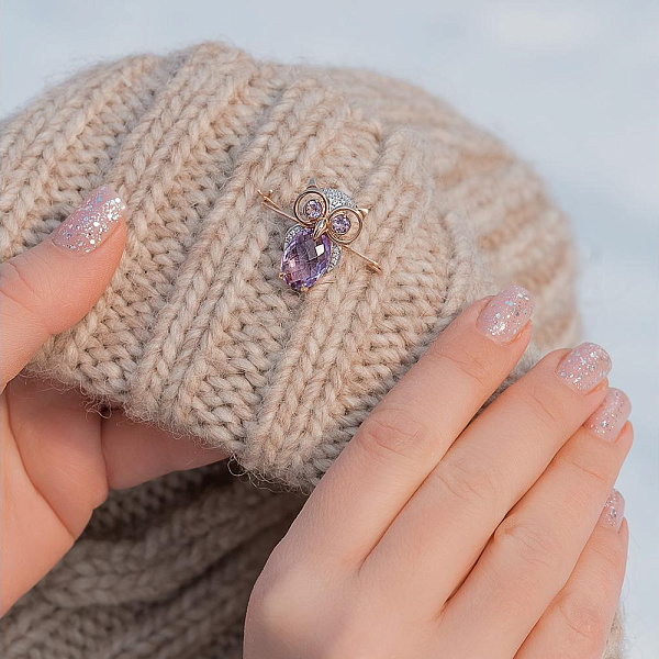 Брошь Сова из красного золота с 3 аметистами и 15 фианитами