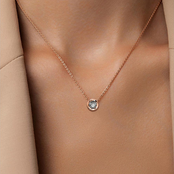 Подвеска из красного золота с 28 выращенными бриллиантами