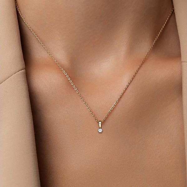 Подвеска из жёлтого золота с муассанитом