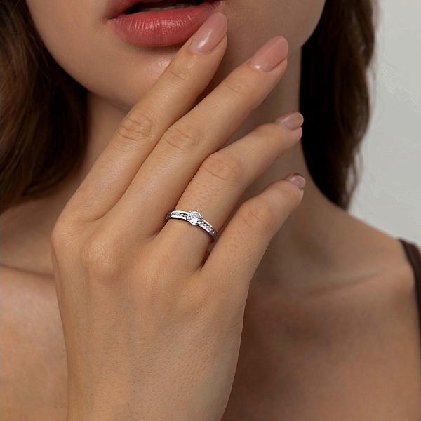 Кольцо из белого золота с 11 фианитами