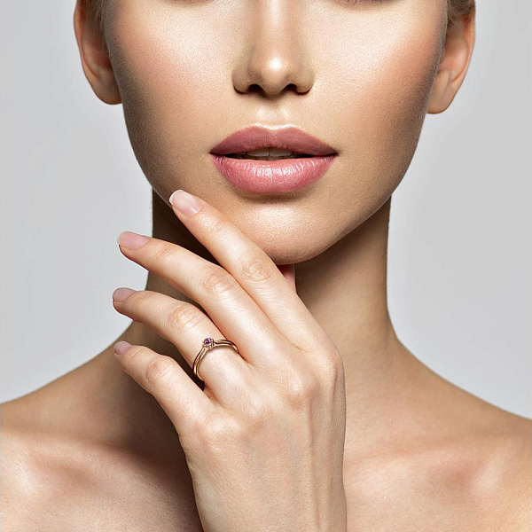 Кольцо из красного золота с рубином