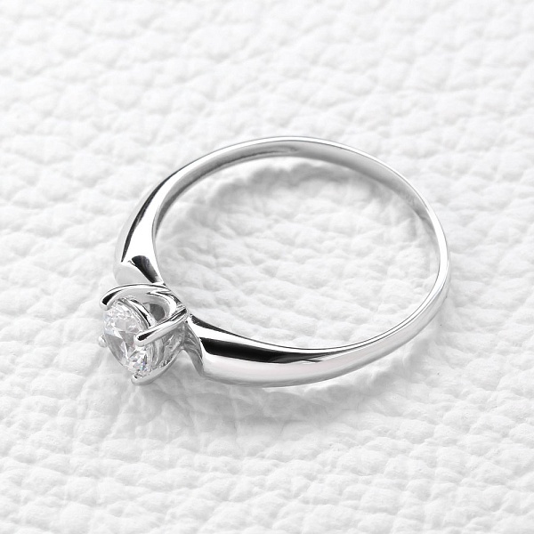 Кольцо из белого золота с кристаллом swarovski