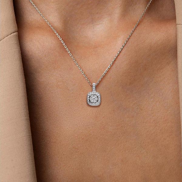 Подвеска Малинка из белого золота с 28 муассанитами