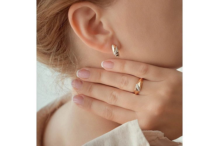 Серьги из красного золота с 28 фианитами