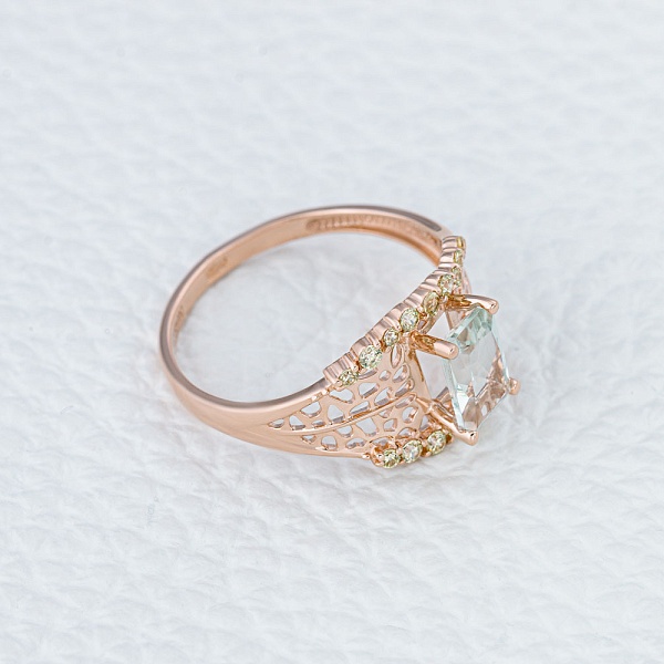 Кольцо из красного золота с празиолитом и 17 фианитами