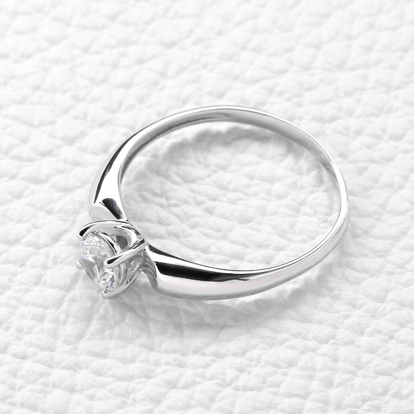 Кольцо из белого золота с кристаллом swarovski