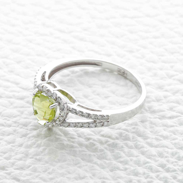 Кольцо Сердце из белого золота с хризолитом и 44 бриллиантами