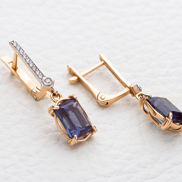 Серьги из красного золота с 2 александритами и 20 фианитами