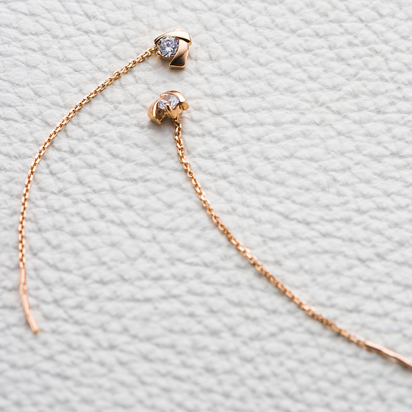 Серьги-продёвки из красного золота с 10 фианитами