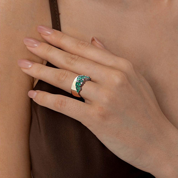 Кольцо из жёлтого золота с 16 изумрудами и 9 бриллиантами