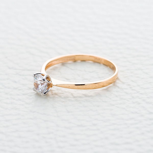 Кольцо из красного золота с кристаллом swarovski