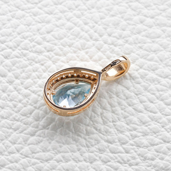 Подвеска из красного золота с топазом sky и 26 фианитами