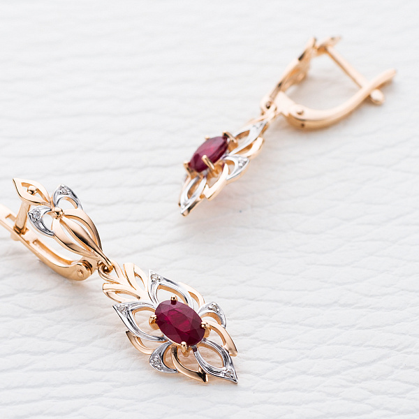 Серьги из красного золота с 2 рубинами и 14 бриллиантами