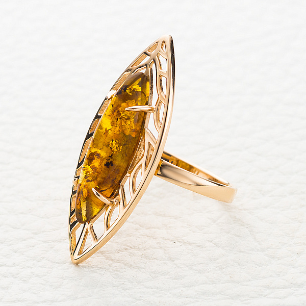 Кольцо из красного золота с янтарём