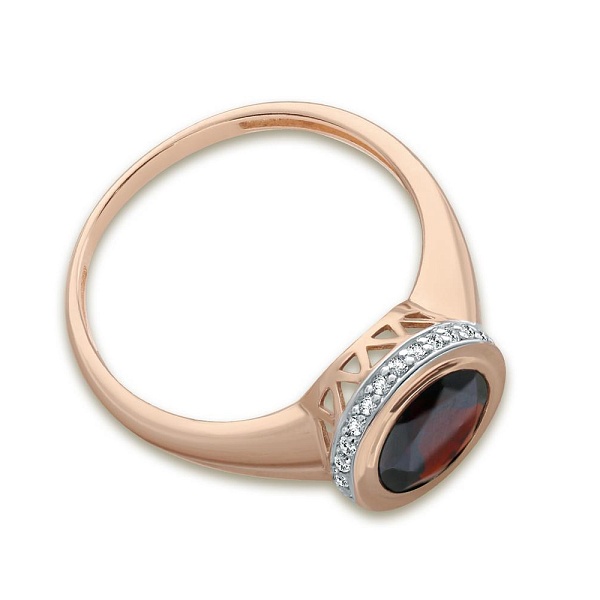 Кольцо из красного золота с гранатом и 26 фианитами