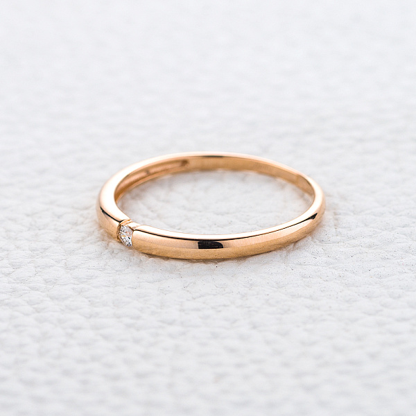 Обручальное кольцо из красного золота с бриллиантом