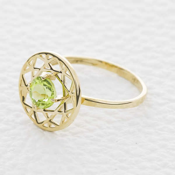 Кольцо Круг из жёлтого золота с хризолитом