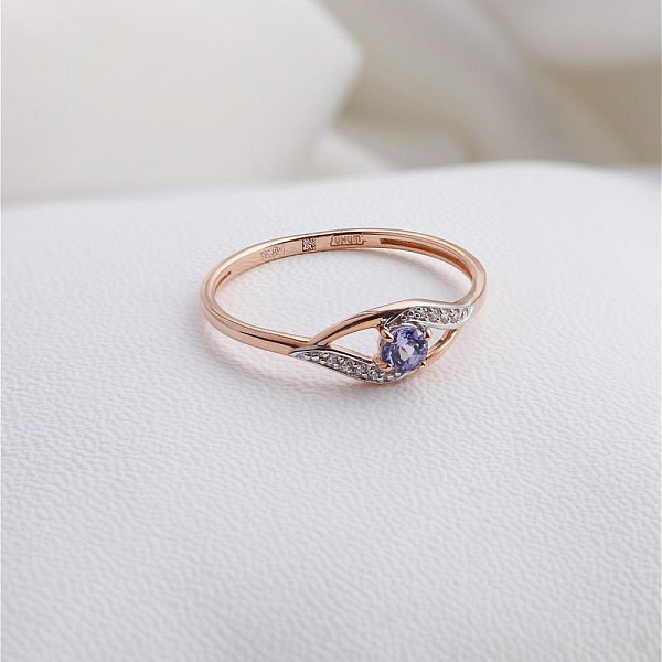 Кольцо из красного золота с танзанитом и 8 фианитами