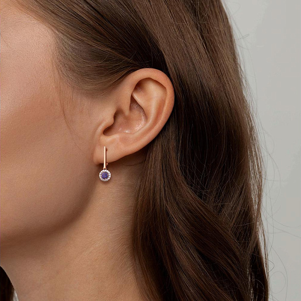 Серьги из красного золота с 2 иолитами и 30 фианитами