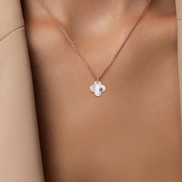 Подвеска Клевер из красного золота с перламутром и топазом swiss