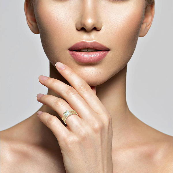 Кольцо из красного золота с празиолитом и 24 фианитами