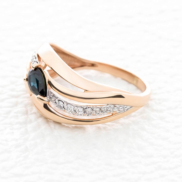 Кольцо из красного золота с сапфиром и 11 бриллиантами