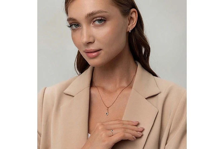 Подвеска из красного золота с сапфиром и 7 бриллиантами