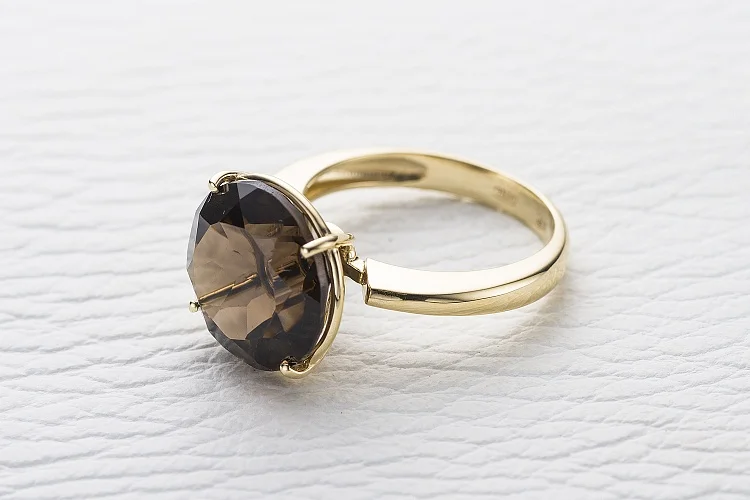 Кольцо из жёлтого золота с раухтопазом