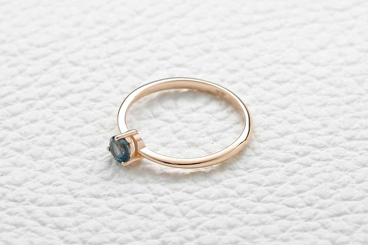 Детское кольцо из красного золота с топазом лондон