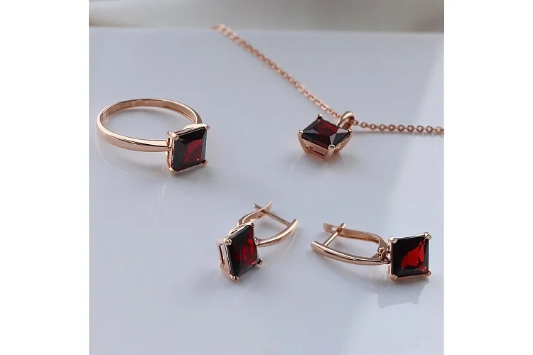Серьги из красного золота с 2 гранатами