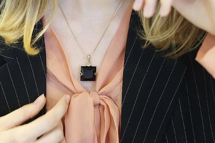 Подвеска из жёлтого золота с раухтопазом