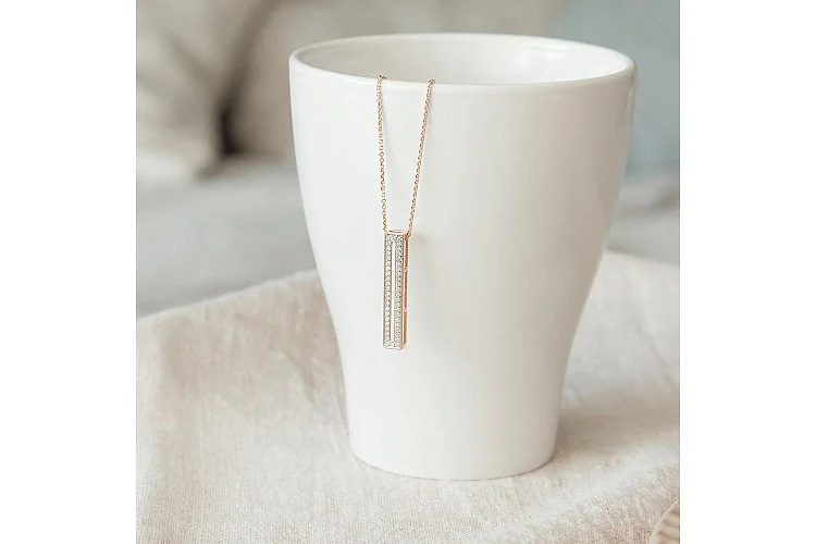 Подвеска из красного золота с 46 фианитами