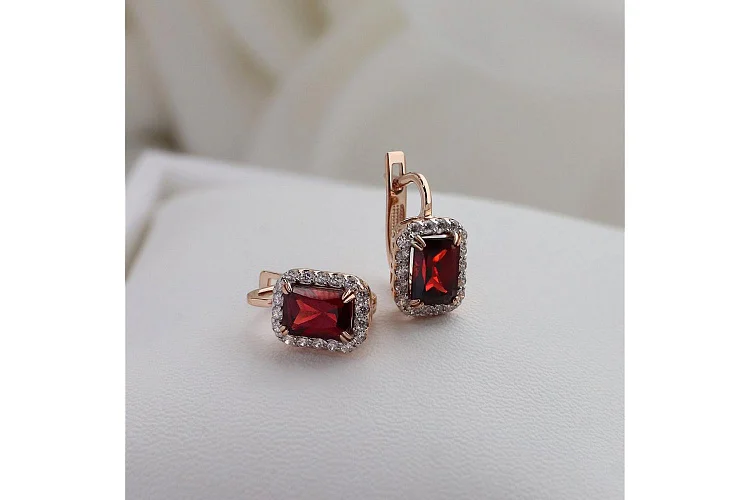 Серьги из красного золота с 2 гранатами и 36 фианитами