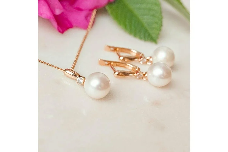 Подвеска из красного золота с жемчугом и фианитом