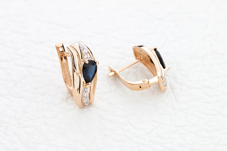 Серьги из красного золота с 2 сапфирами и 10 бриллиантами